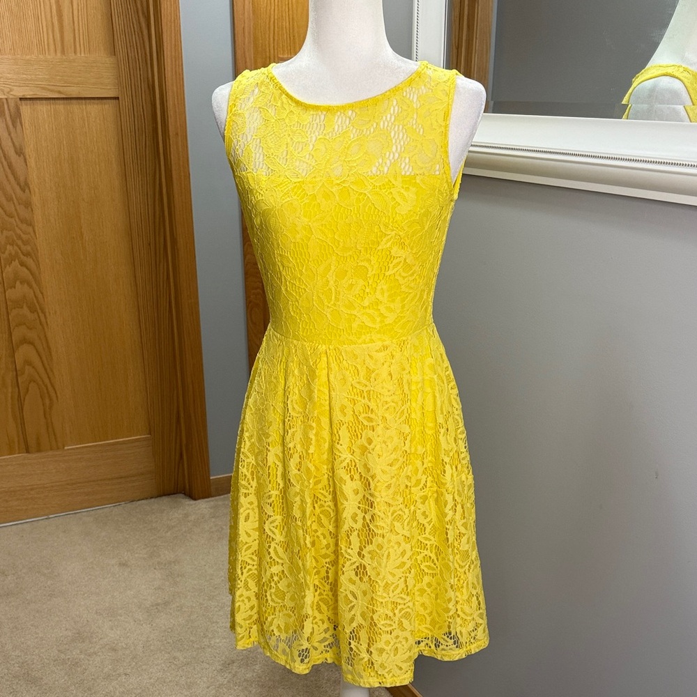 Roz & Ali Sunny Yellow Lace Mini Dress